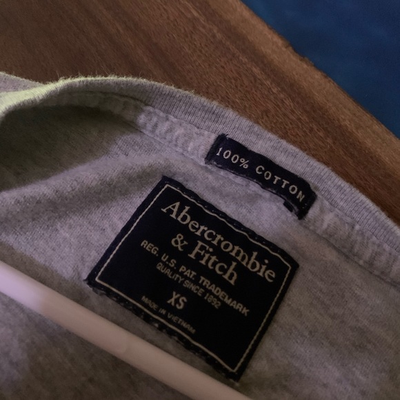 Abercrombie & Fitch Half Button - Picture 2 of 2